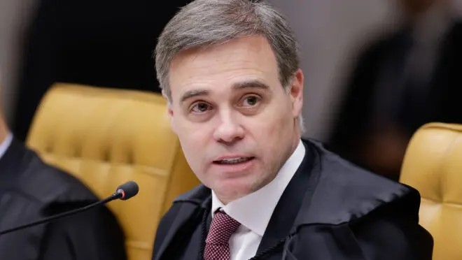 Ministro André Mendonça em sessão no STF